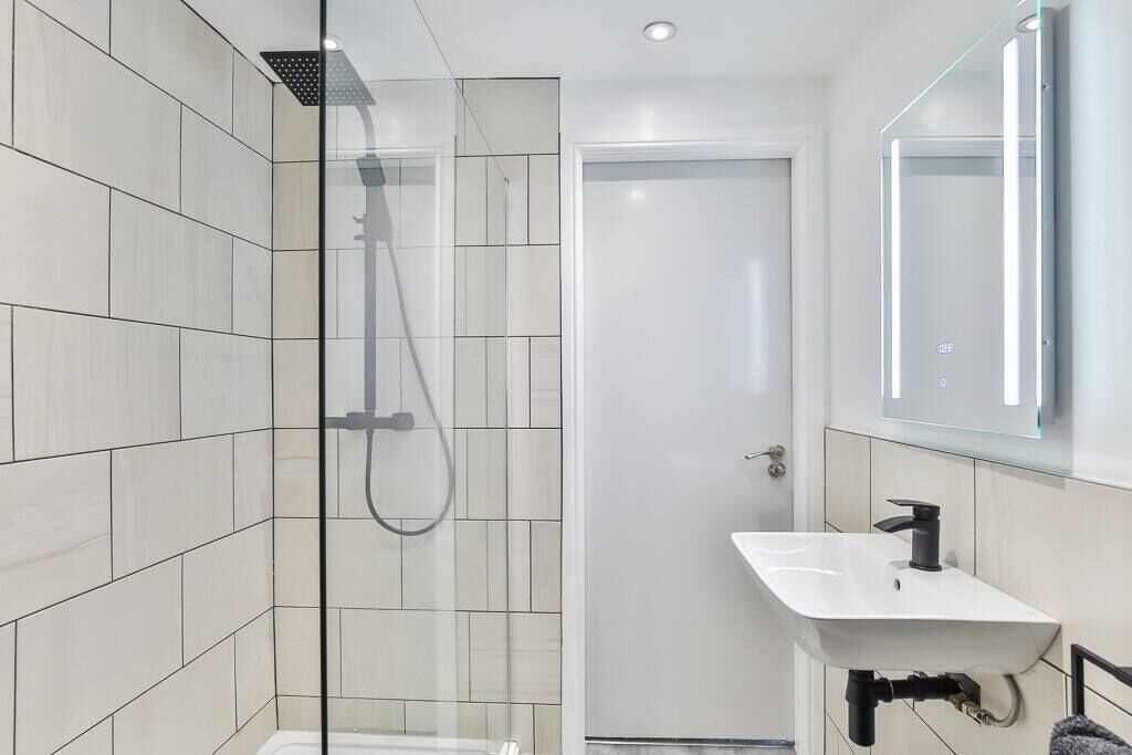 Bathtub, hair dryer, towels