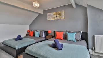 3 bedrooms, iron/ironing board, WiFi, bed sheets