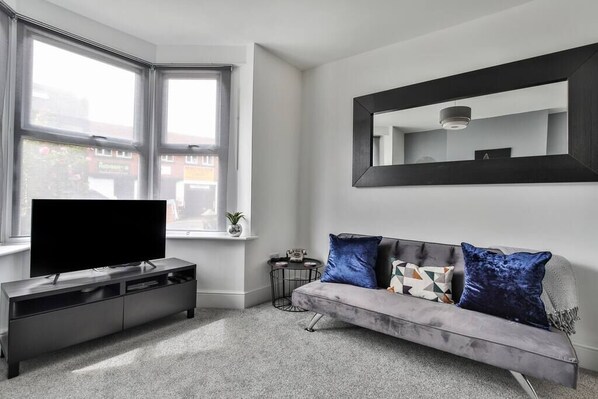TV, offices - ★Refurbished★ Plush Property|Great Transport Links (South Yorkshire)