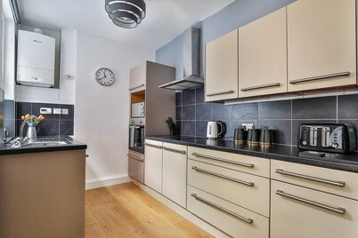 ★Refurbished★ Plush Property|Great Transport Links