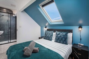 3 Schlafzimmer, Schreibtisch, Bügeleisen/Bügelbrett, Reisekinderbett