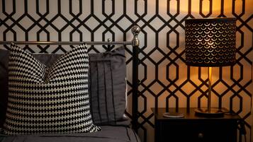 3 bedrooms, desk, iron/ironing board, travel cot