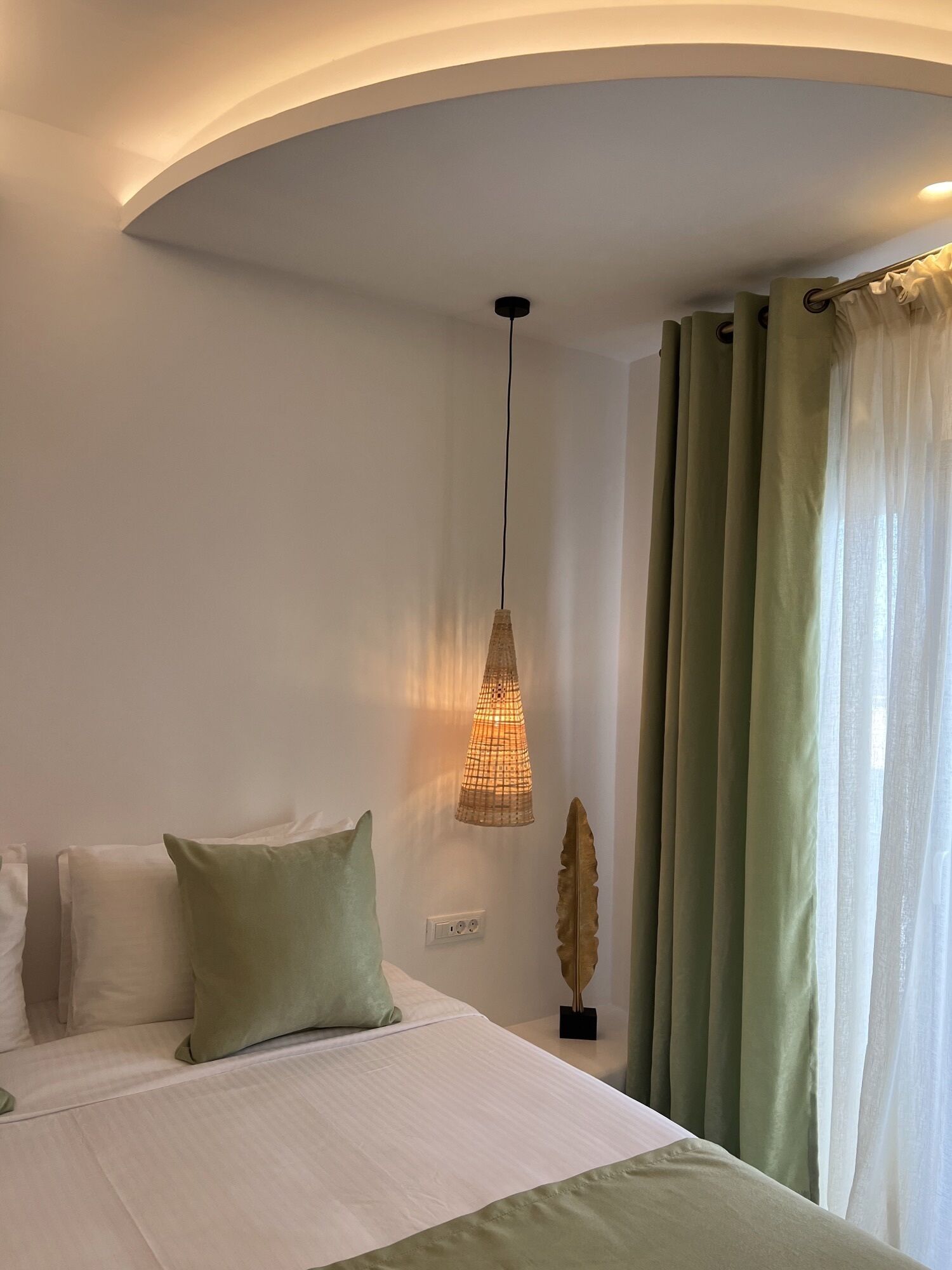 superior suite, jetted tub, sea view | 1 bedroom, individually decorated, individually furnished, desk