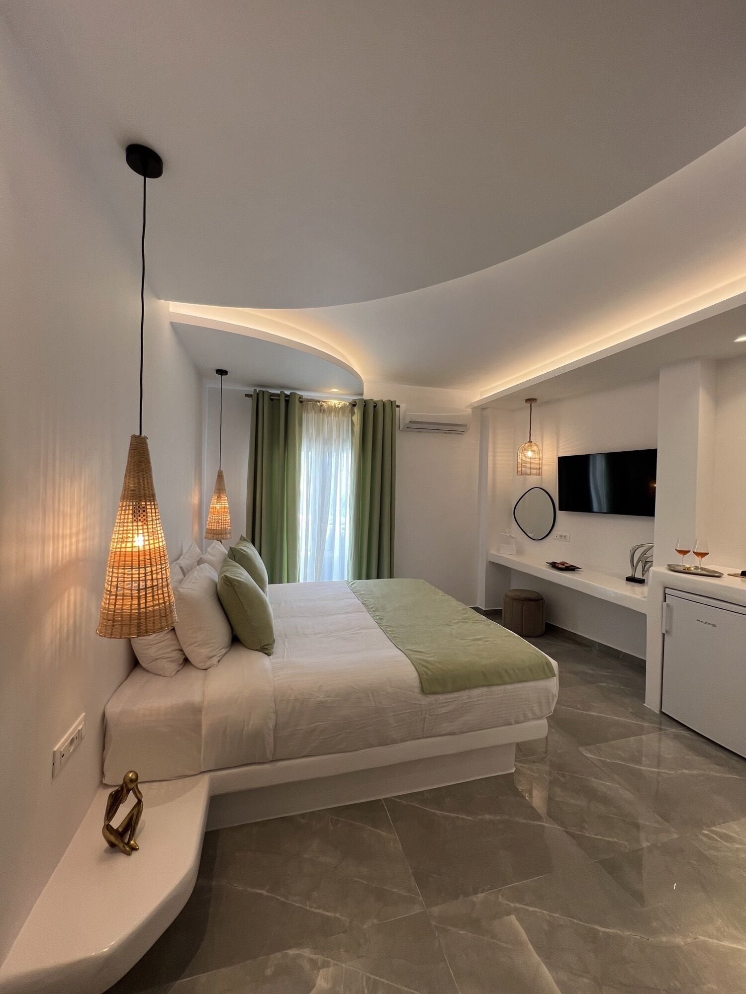 superior suite, jetted tub, sea view | 1 bedroom, individually decorated, individually furnished, desk