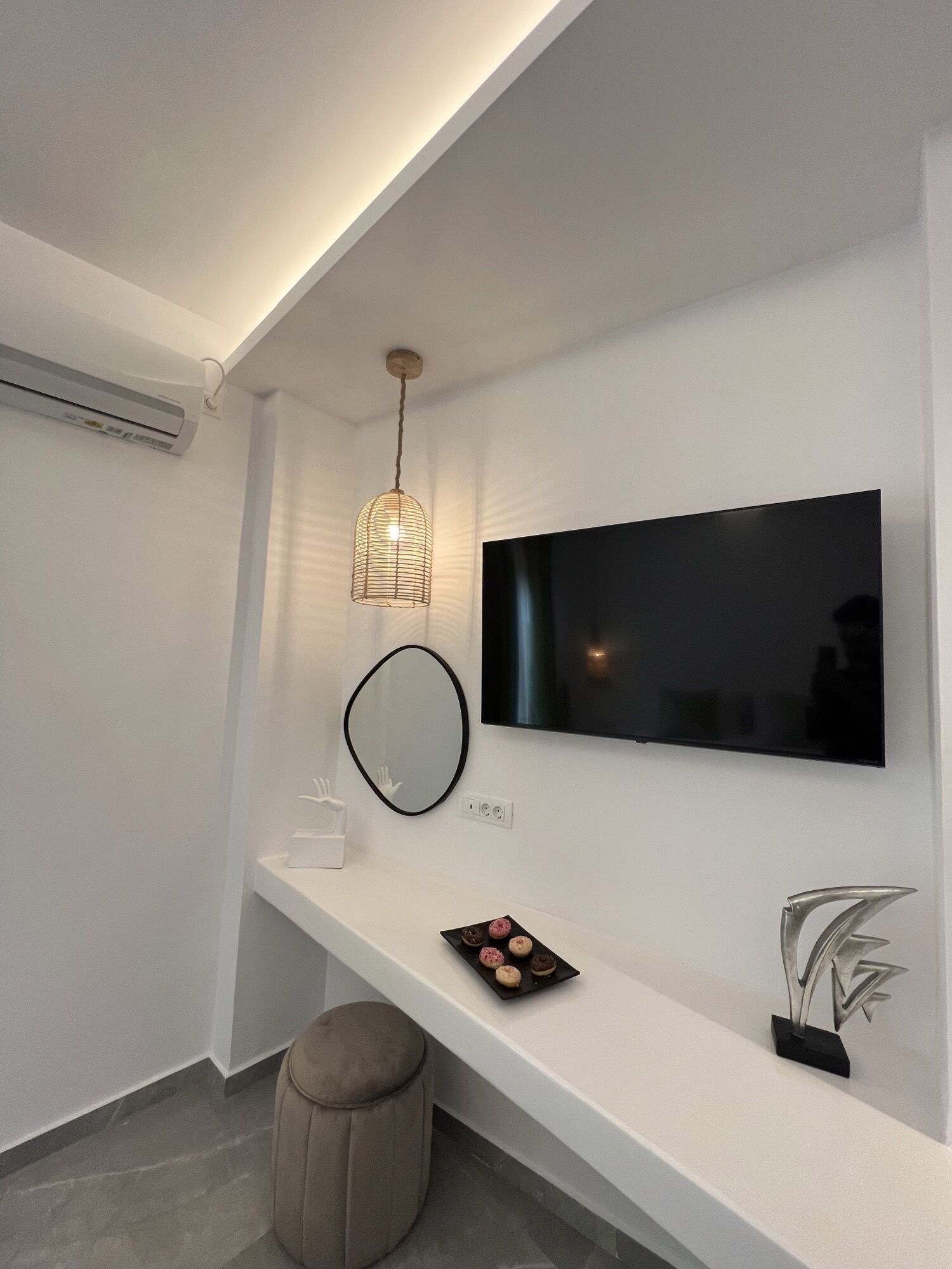 superior suite, jetted tub, sea view | bathroom | shower, free toiletries, hair dryer, towels