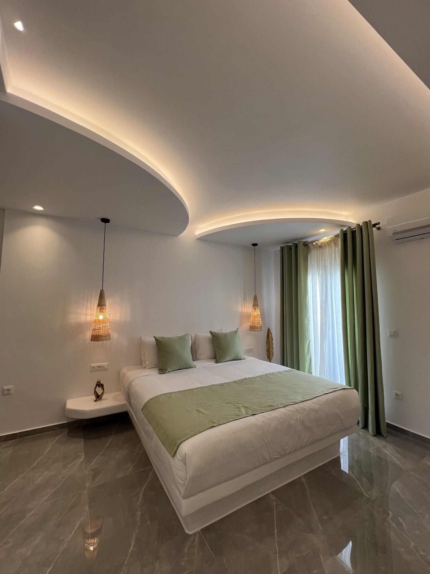 superior suite, jetted tub, sea view | 1 bedroom, individually decorated, individually furnished, desk