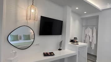 Superior Suite, Jetted Tub, Sea View | Bilik Mandi | Pancuran mandi, kelengkapan dandanan diri percuma, pengering rambut