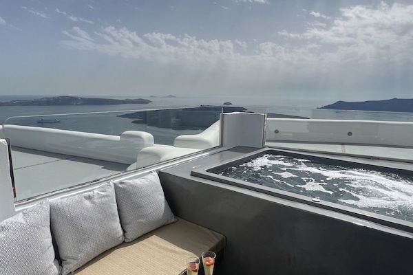 Suite superior, banyera d'hidromassatge, vistes al mar | Banyera d'hidromassatge privada