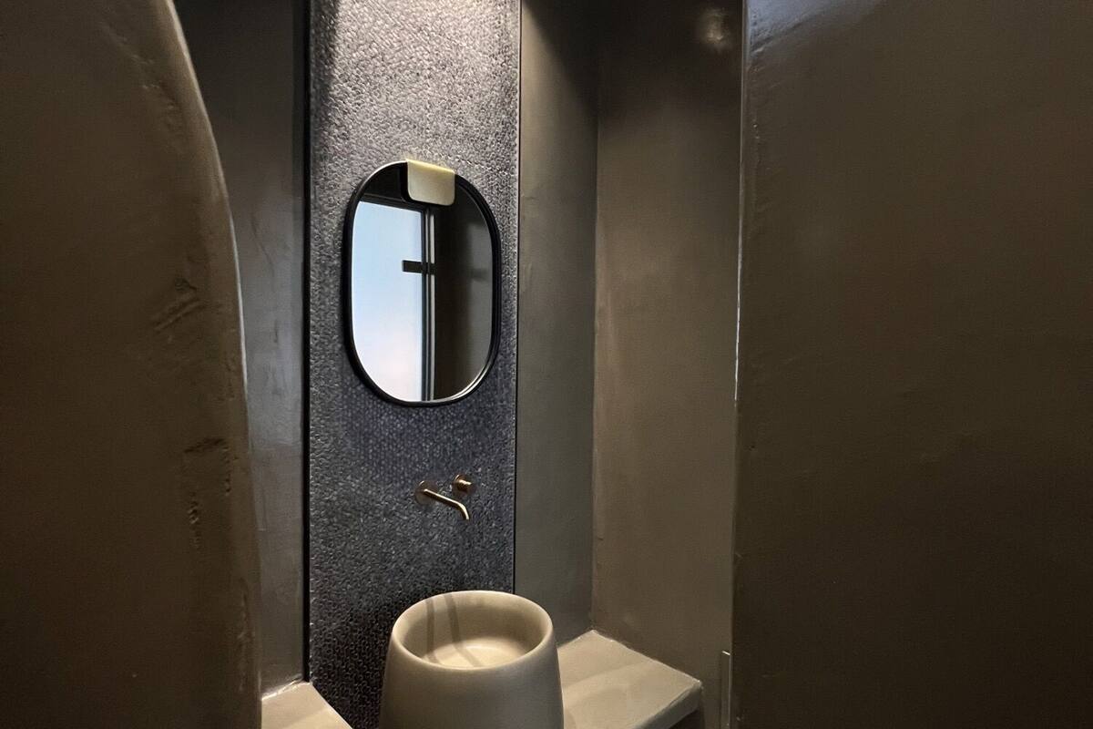 superior suite, jetted tub, sea view | bathroom | shower, free toiletries, hair dryer, towels