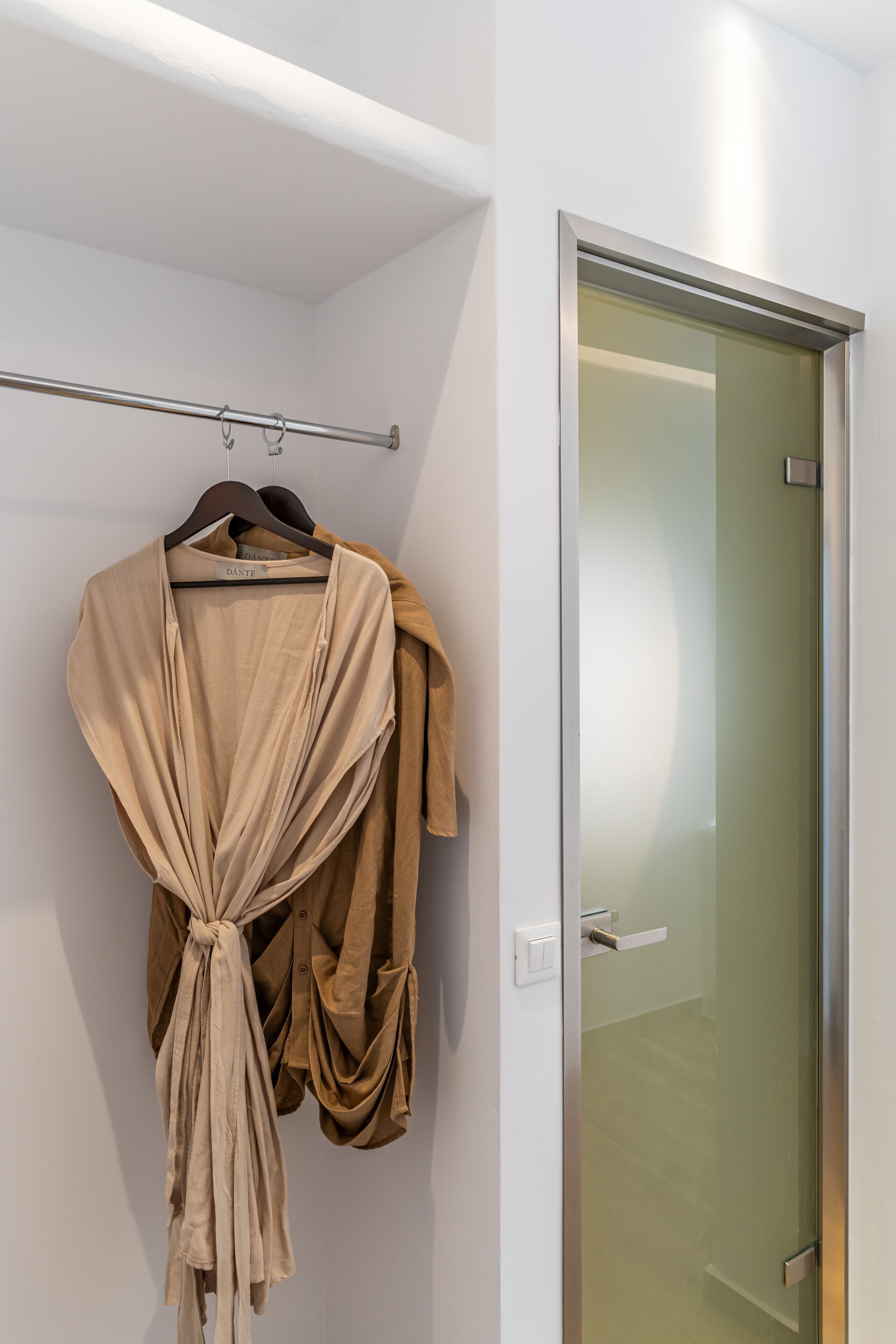 junior suite, jetted tub, courtyard view | 1 bedroom, individually decorated, individually furnished, desk