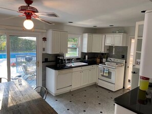 Réfrigérateur, four, plaque de cuisson, lave-vaisselle