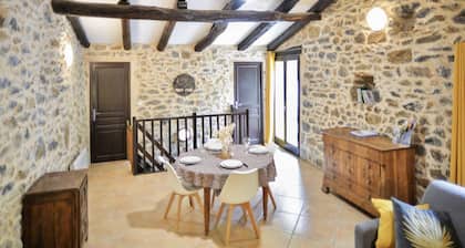 GĂźte 3â
avec terrasse et piscine privĂ©e â
Cévennes