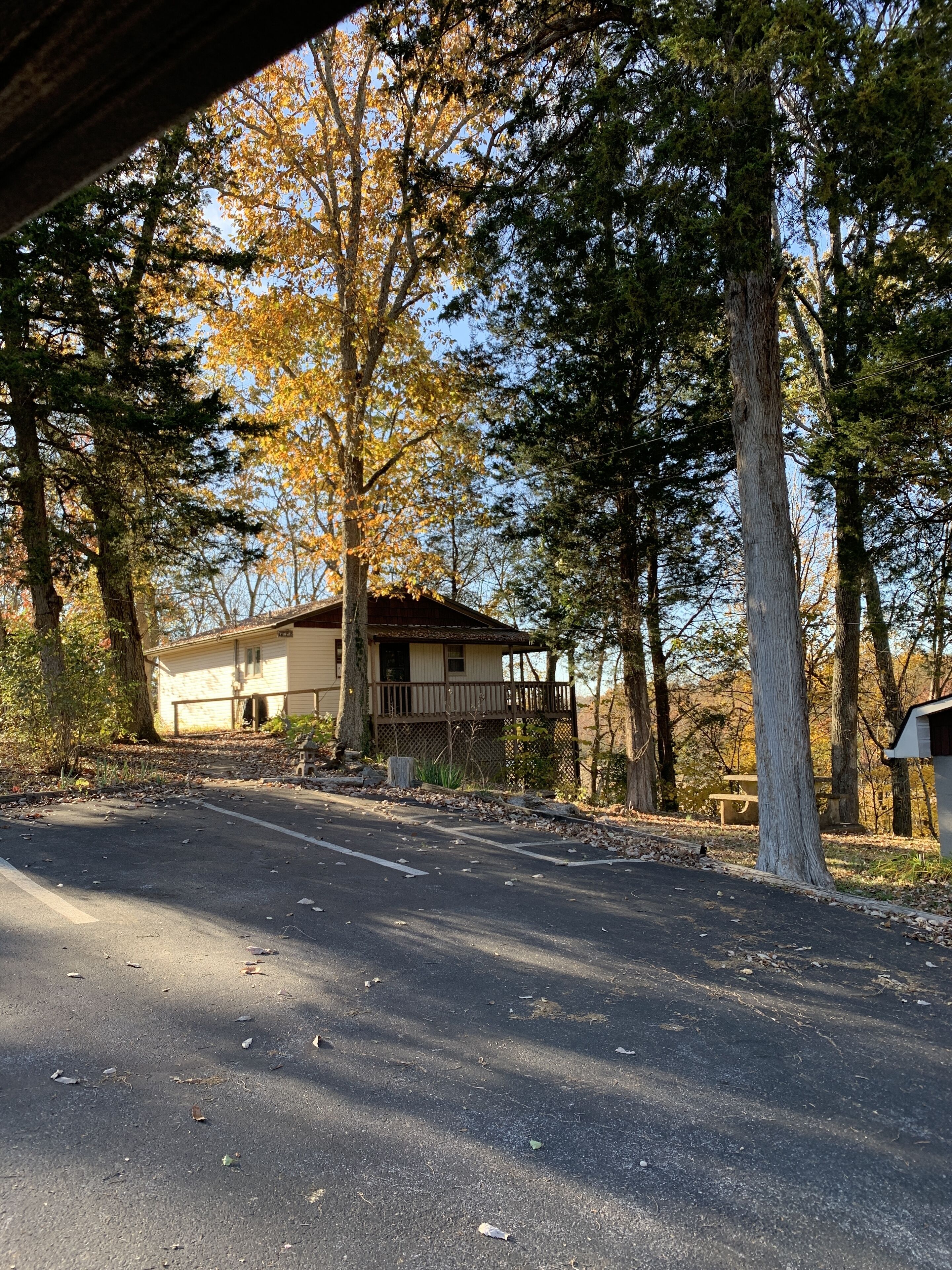 Clean, cozy 2 BR 1 BA house with deck, lake view, lake access, minutes to LCRH