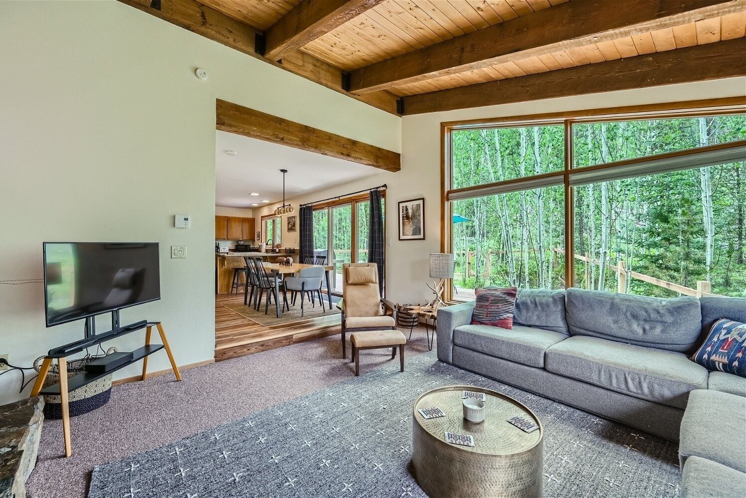 小屋, 3 間臥室 | 起居區 | 電視