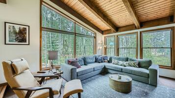 Cabin, 3 Bedrooms | Living area | TV