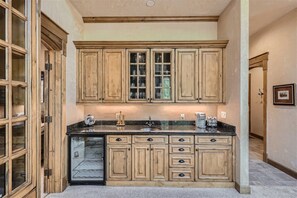 Maison, 6 chambres | Cuisine privée | Réfrigérateur, micro-ondes, four, cafetière/bouilloire