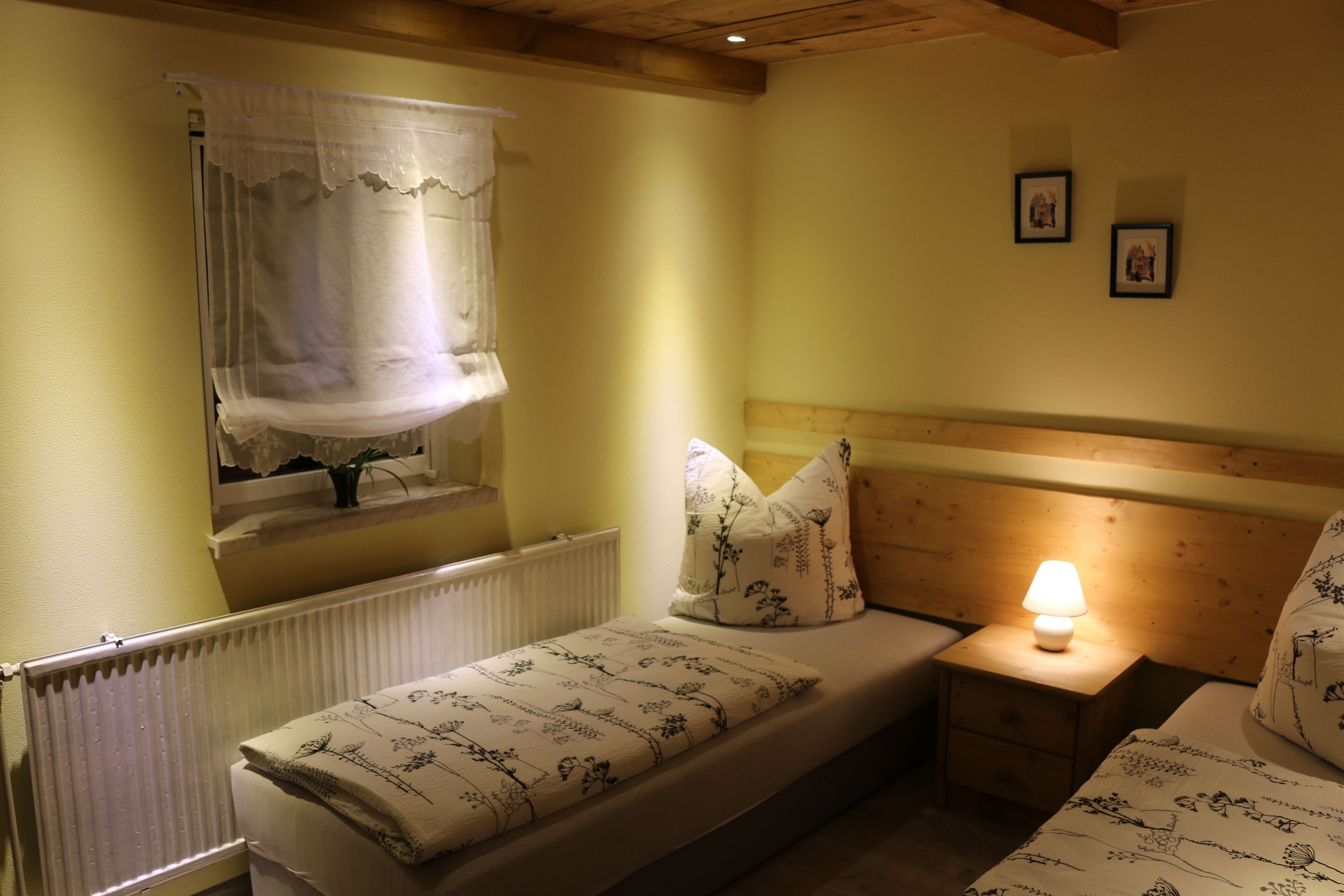 2 Schlafzimmer, Reisekinderbett, kostenloses WLAN, Bettwäsche