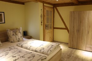 2 bedrooms, travel crib, free WiFi, bed sheets