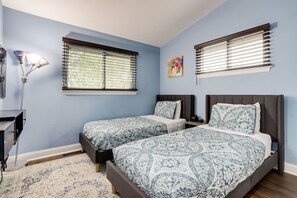 3 bedrooms, desk, iron/ironing board, travel crib