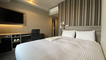 Basic Double Room | Desk, laptop workspace, blackout drapes, iron/ironing board