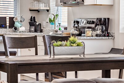 Entire House;  20 min to Beaches, Downtown Charleston, 6 min to Airport, Outlets