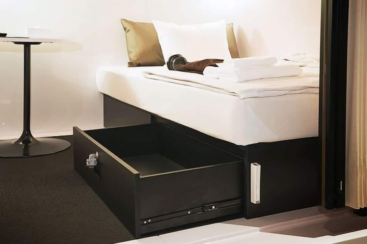 1 bedroom, in-room safe, iron/ironing board, free WiFi