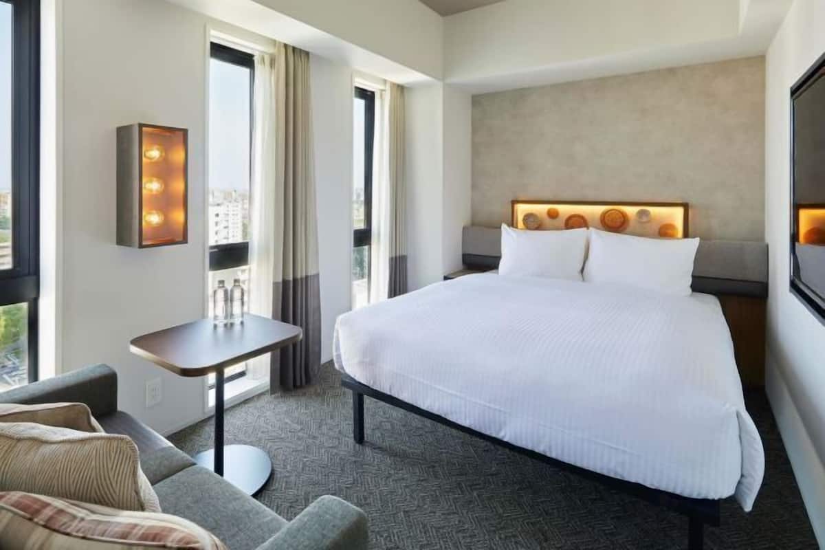 In-room safe, free WiFi, bed sheets