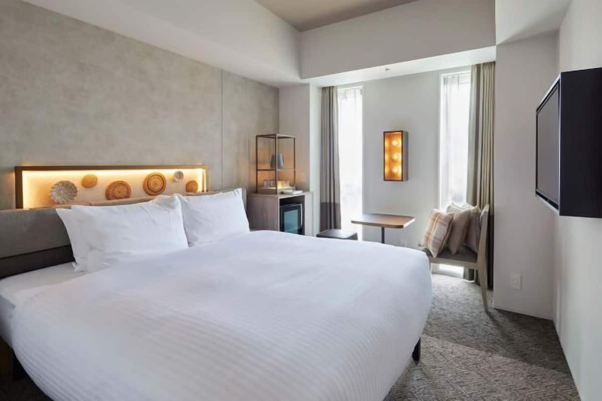 In-room safe, free WiFi, bed sheets
