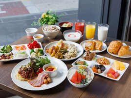 Daily buffet breakfast for a fee
