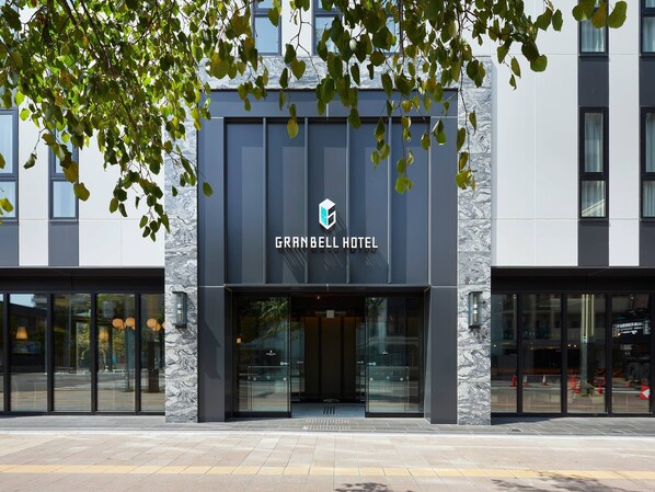 The Granbell Hotel facade with a modern design, large glass windows, and a clear entrance. - Granbell Hotel Susukino (Sapporo)