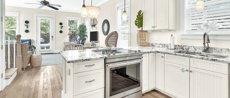 Réfrigérateur, micro-ondes, four, lave-vaisselle