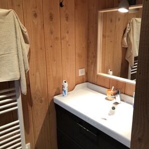 Bathtub, hair dryer - Comfortable wooden house sleeps 8 Plage des Américains Cap Ferret (Lège-Cap-Ferret)