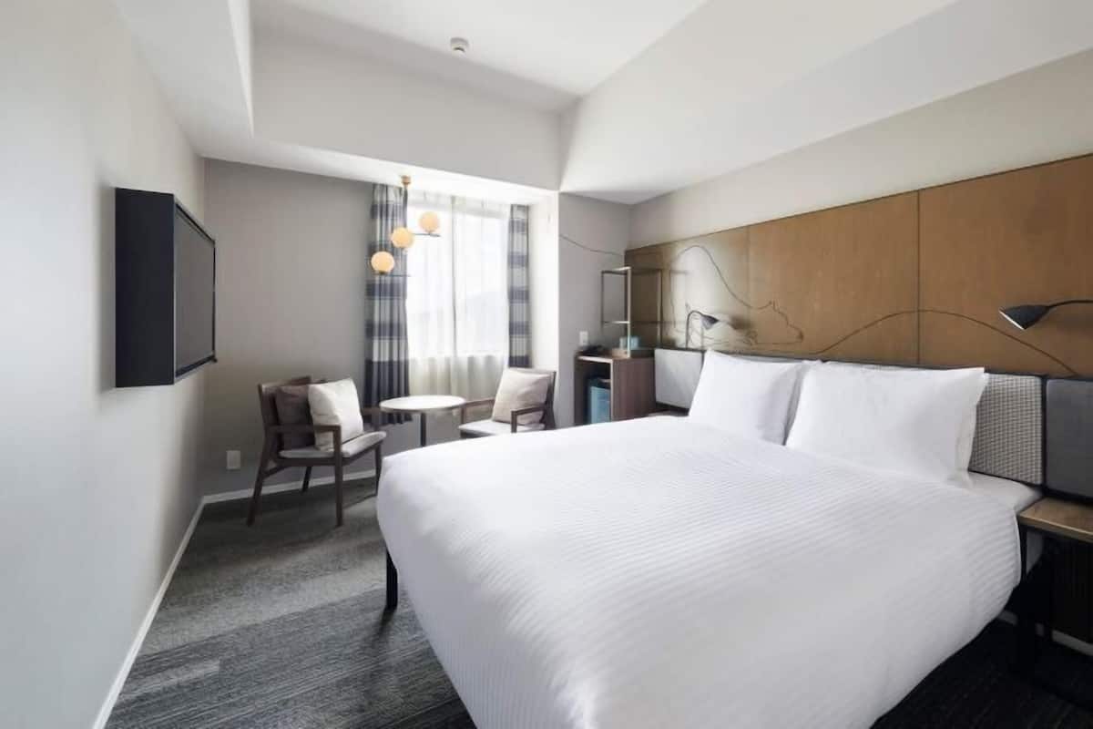 Cofres nos quartos, Wi-Fi de cortesia, roupa de cama