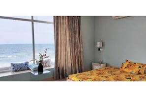 1 bedroom, bed sheets