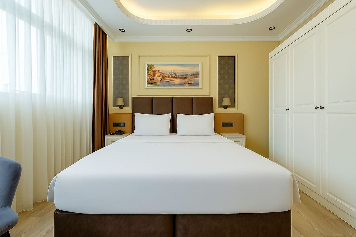 Phòng đôi Deluxe | Bộ trải giường bằng vải cotton Ai Cập, bộ đồ giường cao cấp, minibar 