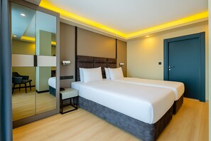 Standard Twin Room | Egyptian cotton sheets, premium bedding, minibar, desk - FRT Airport Hotel (Arnavutköy)