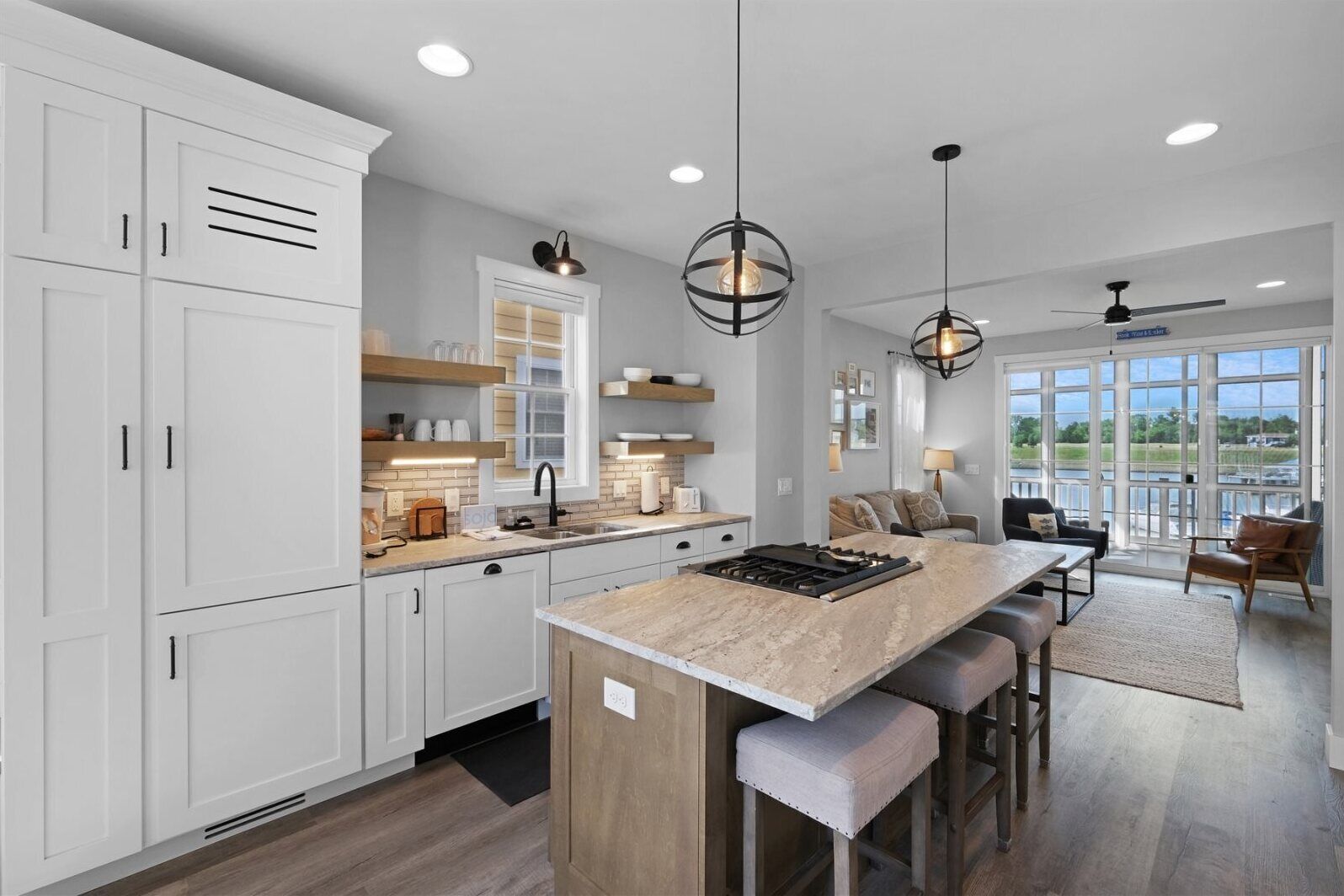 House, Multiple Beds (Hook, Wine, & Sinker) | Living room