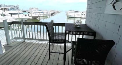 All new photos! Bayfront! Close to Fantasy Island, shops, restaurants and more!
