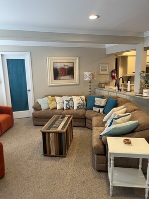 Smart TV, books - All new photos! Bayfront! Close to Fantasy Island, shops, restaurants and more! (Beach Haven)