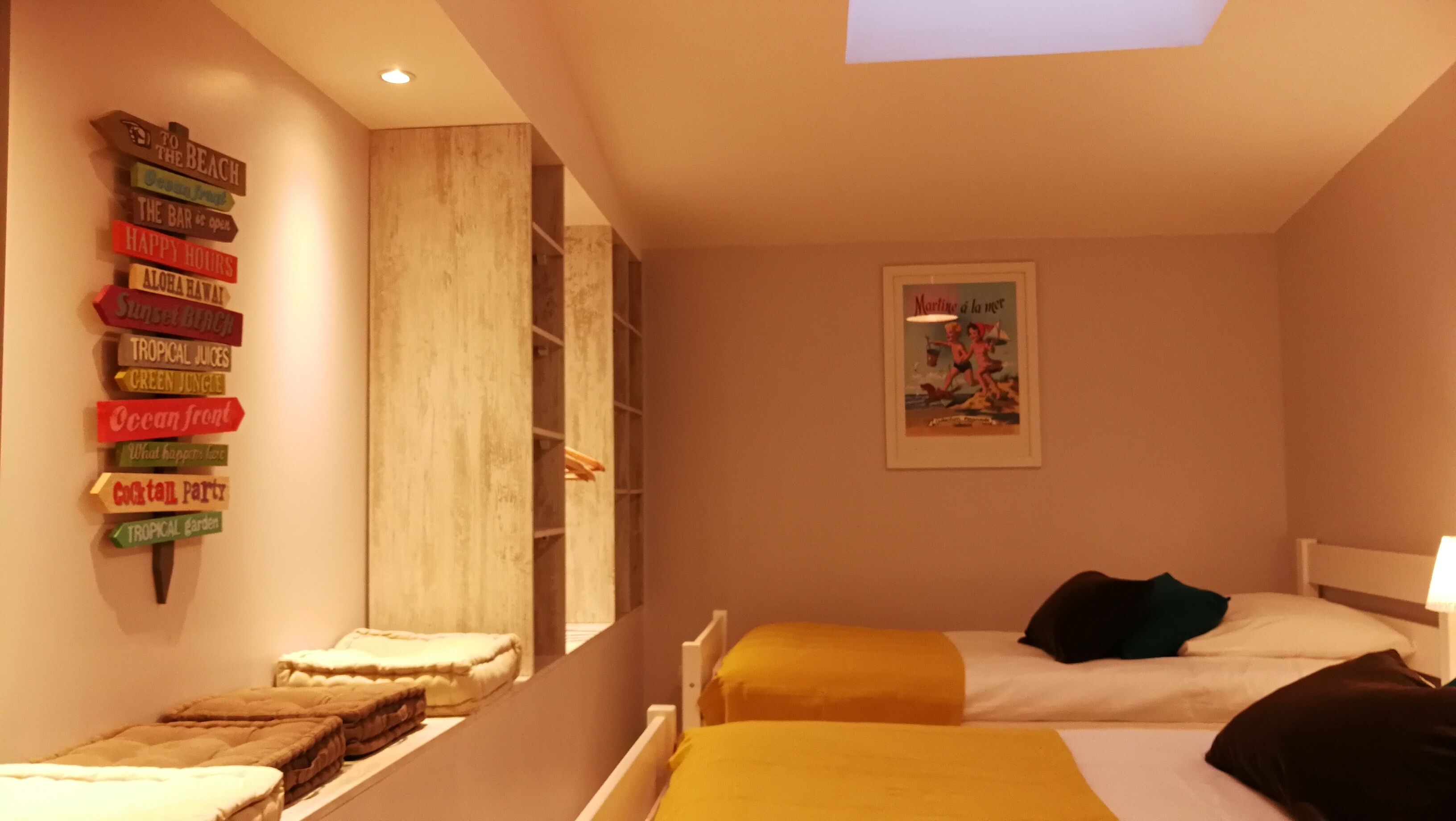 4 camere, una scrivania, ferro/asse da stiro, culla da viaggio