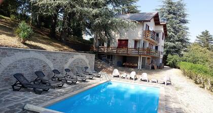 Chalet 14p with panoramic views of the valley and heated swimming pool