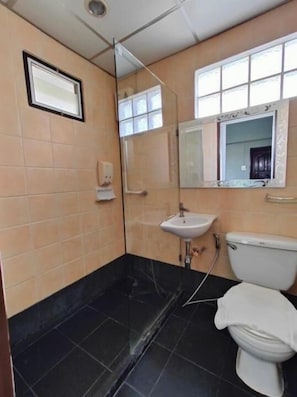 Bathroom - Plai Garden (Bang Phli)
