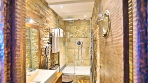Dusche, Haartrockner, Toilettenpapier