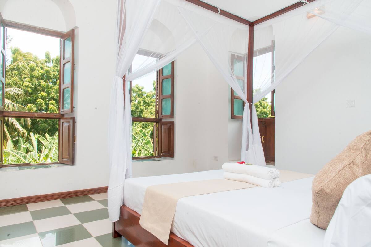 deluxe room, ocean view | 1 bedroom, in-room safe, free wifi, bed sheets
