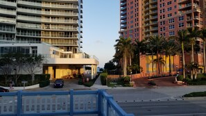 Blackout curtains, free WiFi, bed sheets - Hotel Motel Lauderdale Inn (Fort Lauderdale)