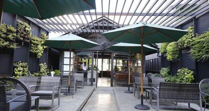 Baan Kamala Hostel and Guesthouse