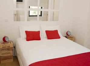 3 bedrooms, bed sheets