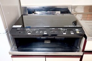 Fridge, microwave, stovetop, cookware/dishes/utensils