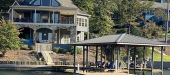 Perfect Lake Getaway-6 Bedrooms, Ideal Location and Never Ending Views
