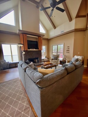 Smart TV, video games, books - Perfect Lake Getaway-6 Bedrooms, Ideal Location and Never Ending Views (Tallassee)
